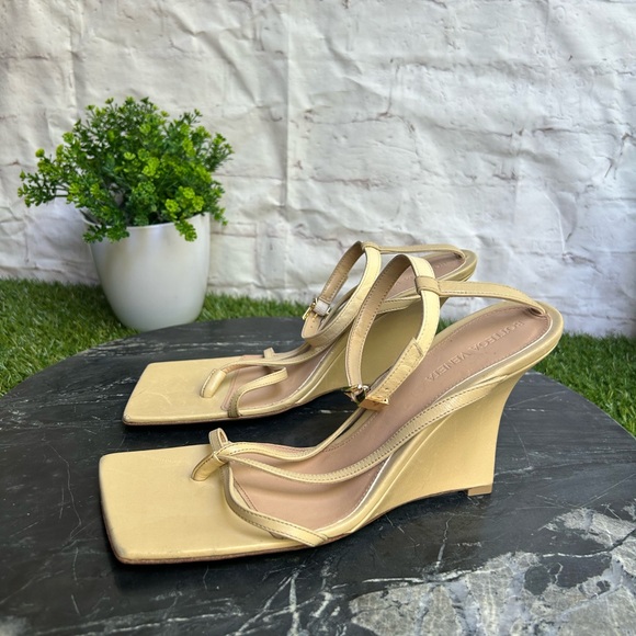 BOTTEGA VENETA 
USD 1100
STRETCH SANDAL Wedge
LOUNGE NAPPA
CANE SUGAR  38 US 8 - Picture 10 of 16